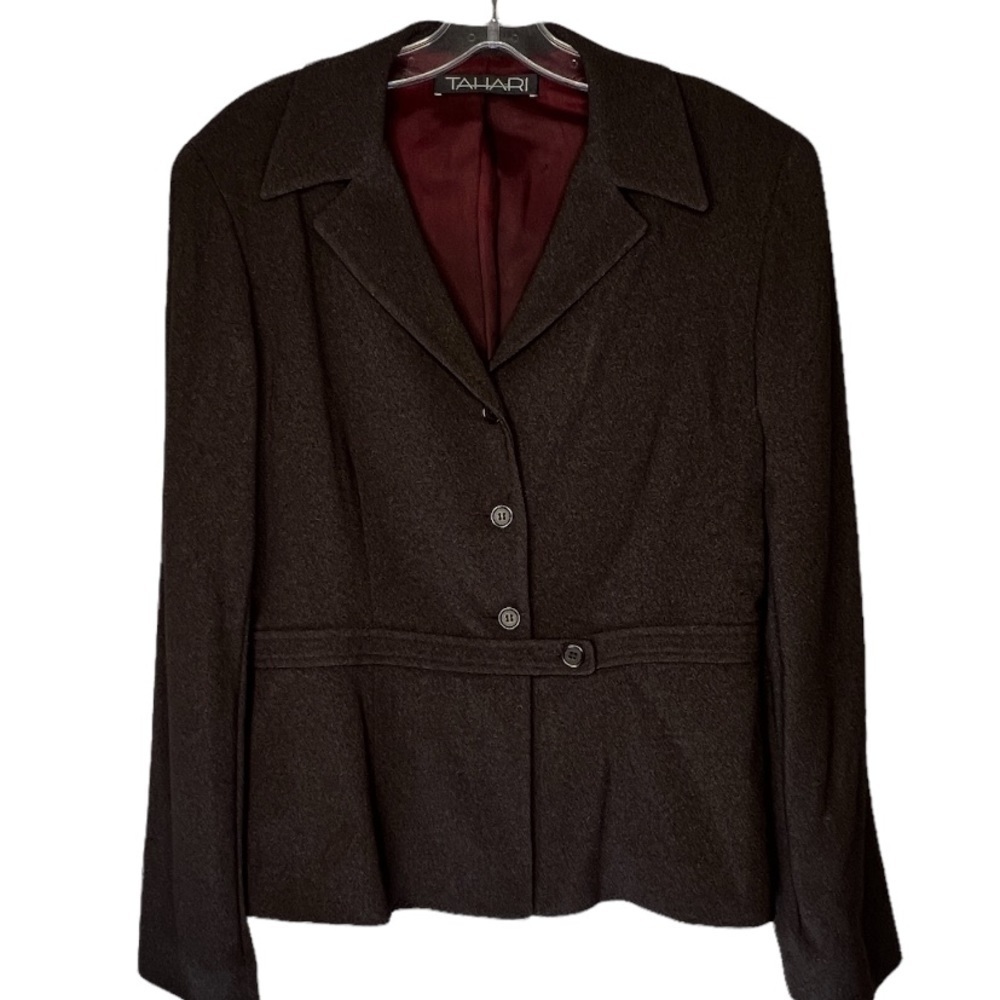 Tahari Blazer‎